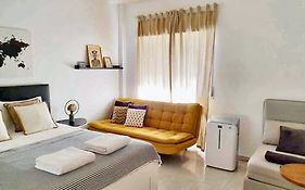 Comfortable Apartment With Balcony And Sea View In Lisbon 50 M²